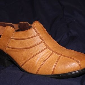 Easy Street women's shoes